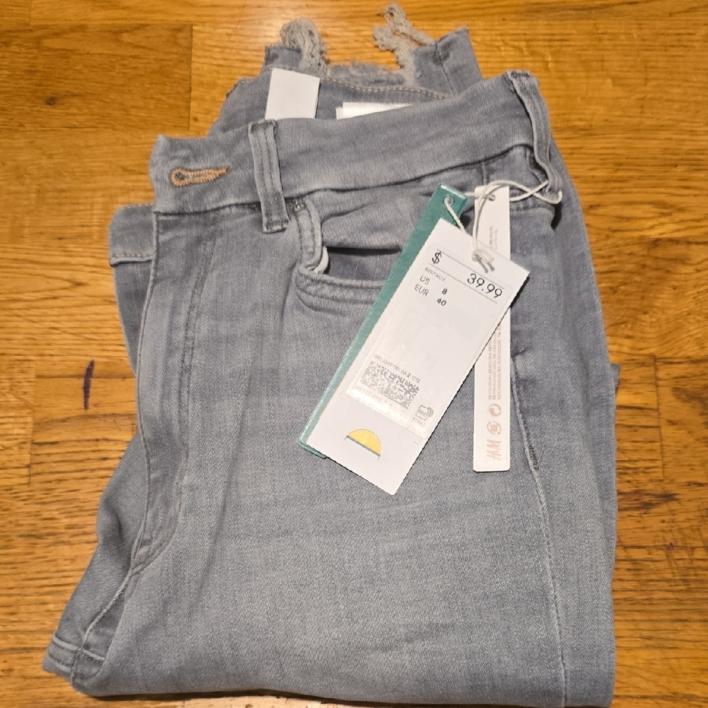 H&M Women's Gray Jeans w/Distrrssed Hem